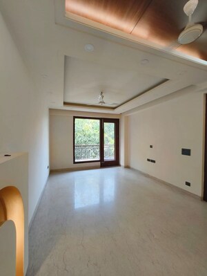 Room in 3 BHK Builder Floor at Chirag Enclave – for Rent