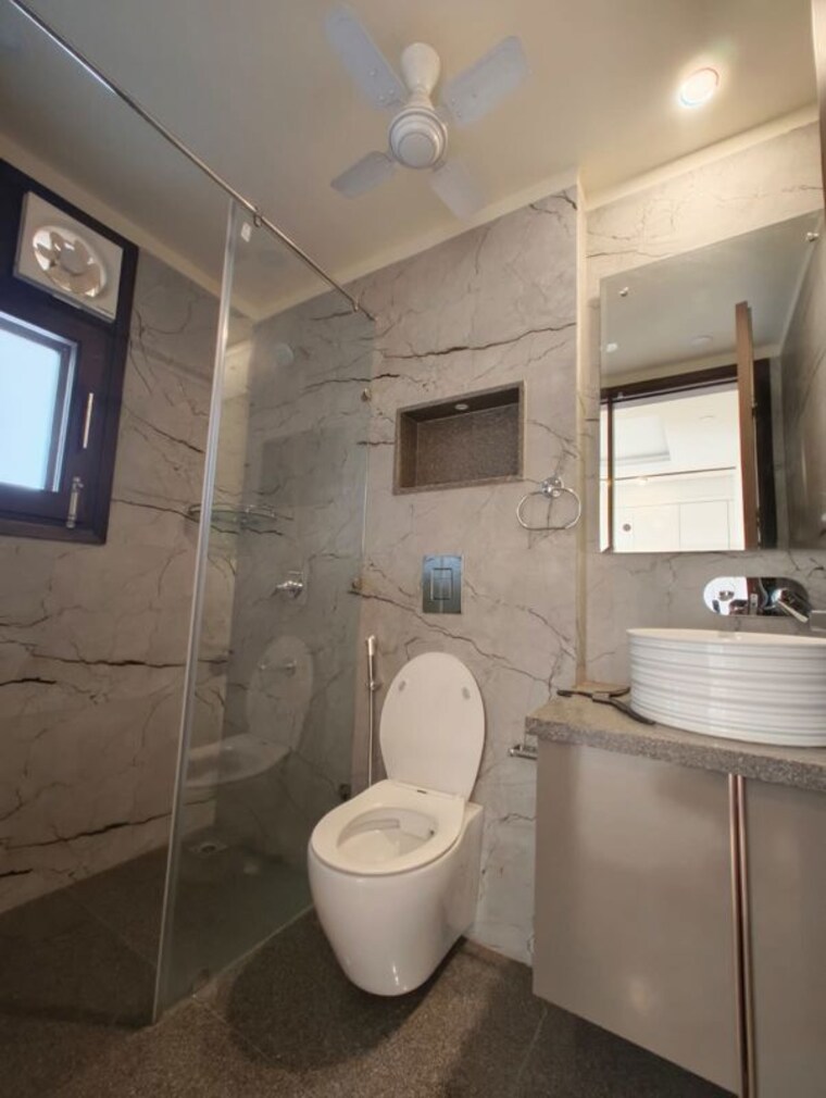 Bathroom, chirag enclave 3 Bedroom 200 Sq.Yd. Builder Floor In Chirag Enclave Delhi 10428682