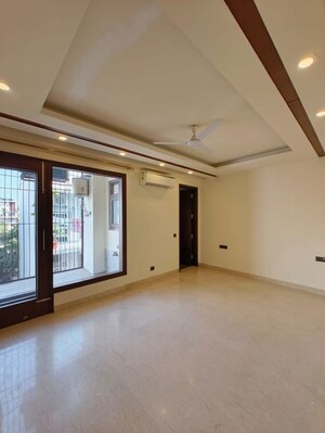 Room in 3 BHK Builder Floor at Chirag Enclave – for Rent