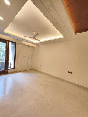 Room in 3 BHK Builder Floor at Chirag Enclave – for Rent
