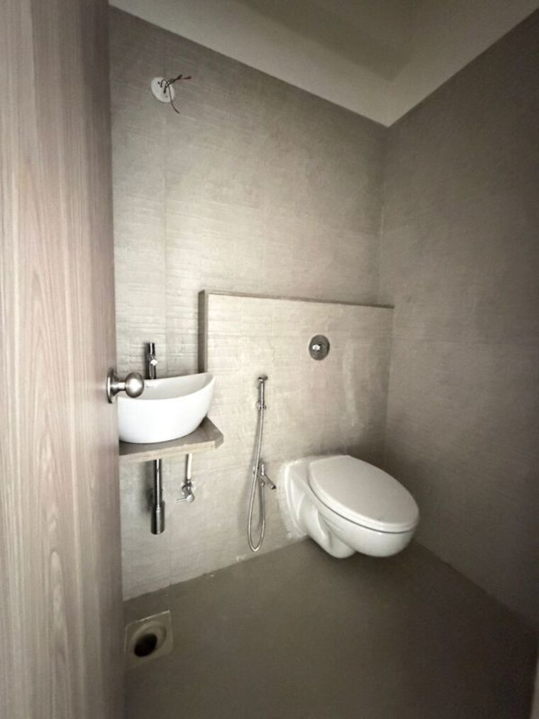 Bathroom, bhoomi-9-business-bay Commercial Office Space 1179 Sq.Ft. In Malad West Mumbai 10428678