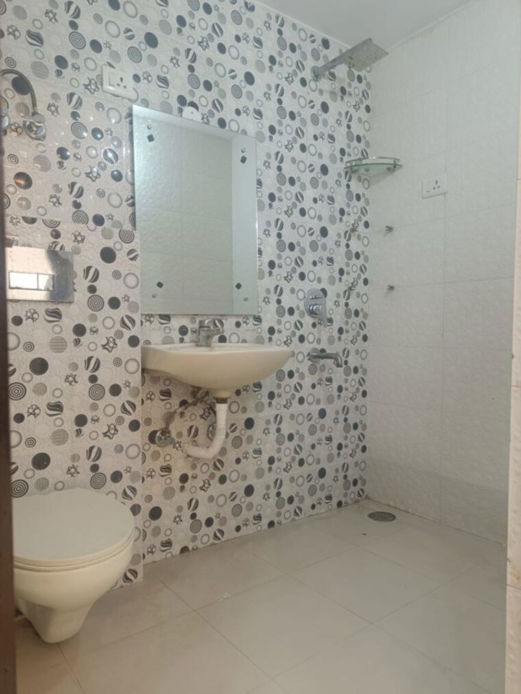 Bathroom, dayanand colony 3 Bedroom 1150 Sq.Ft. Builder Floor In Dayanand Colony Delhi 10428671