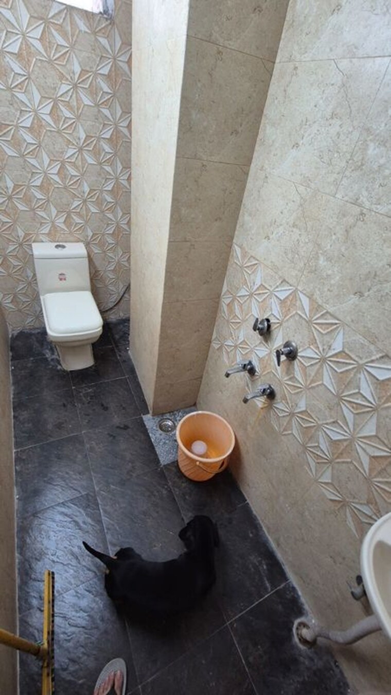 Bathroom, dayanand colony 3 Bedroom 1150 Sq.Ft. Builder Floor In Dayanand Colony Delhi 10428671