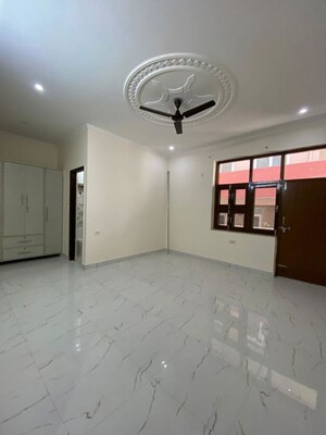 Room in 4 BHK Villa at Sector 23 – for Rent