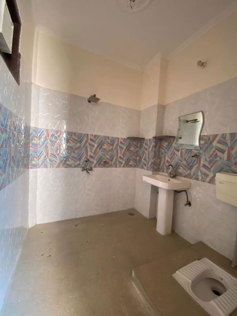Bathroom, sector 23 4 Bedroom 2500 Sq.Ft. Villa In Sector 23 Gurgaon 10428667