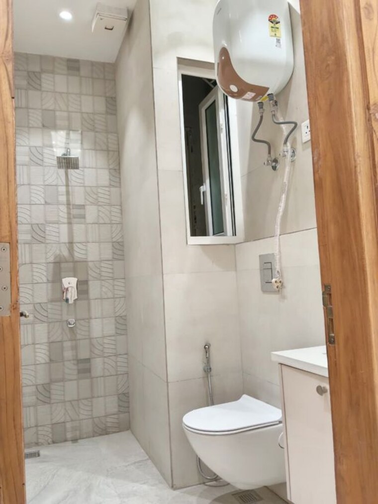 Bathroom, dayanand colony 2 Bedroom 900 Sq.Ft. Builder Floor In Dayanand Colony Delhi 10428698