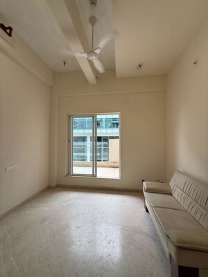 Room in 3 BHK Apartment at Indiabulls Sky Forest, Lower Parel – for Sale