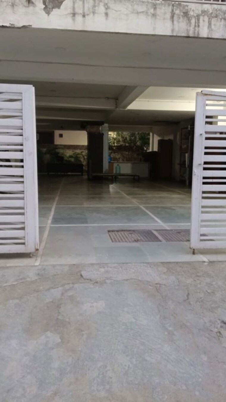  Parking, vipul-world-plots 3 Bedroom 240 Sq.Yd. Builder Floor In Sector 48 Gurgaon 10428685