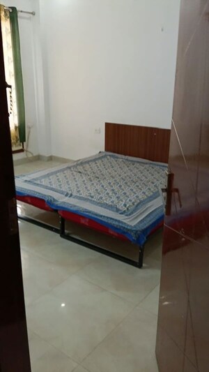 Bedroom in 3 BHK Builder Floor at Vipul World Plots, Sector 48 – for Rent