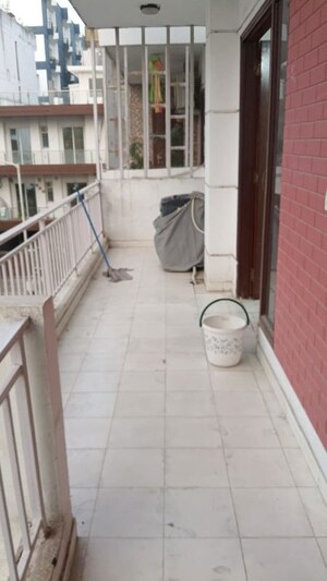 Balcony in 3 BHK Builder Floor at Vipul World Plots, Sector 48 – for Rent