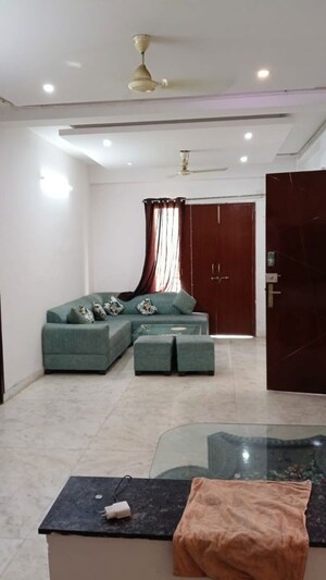 Living Room in 3 BHK Builder Floor at Vipul World Plots, Sector 48 – for Rent