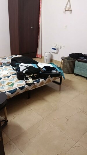 Parking in 3 BHK Builder Floor at Vipul World Plots, Sector 48 – for Rent