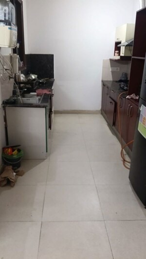 Team Area in 3 BHK Builder Floor at Vipul World Plots, Sector 48 – for Rent