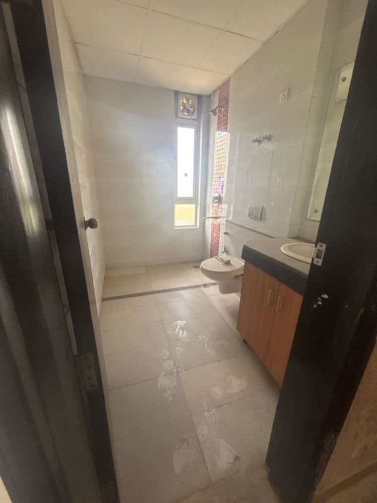Bathroom, jaypee-greens-kalypso-court 4 Bedroom 3600 Sq.Ft. Apartment In Sector 128 Noida 10428727