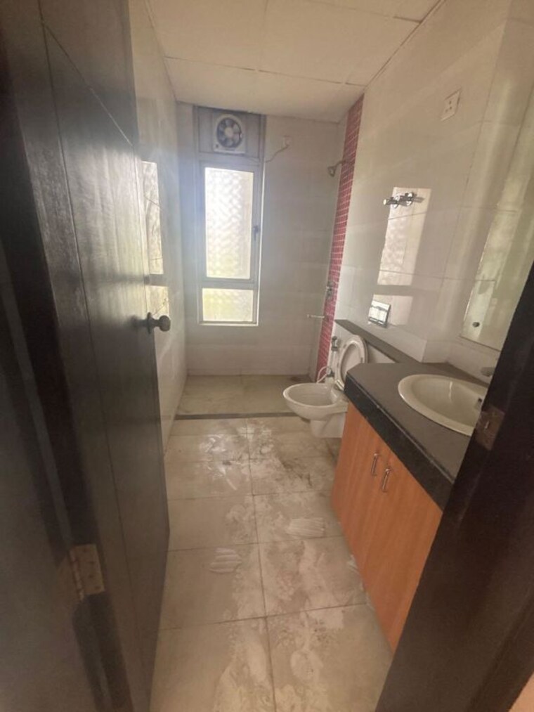Bathroom, jaypee-greens-kalypso-court 4 Bedroom 3600 Sq.Ft. Apartment In Sector 128 Noida 10428727