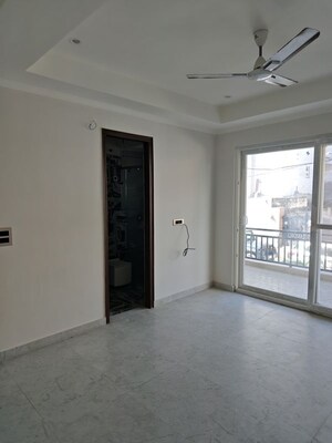 Room in 3 BHK Apartment at Jakhan – for Sale