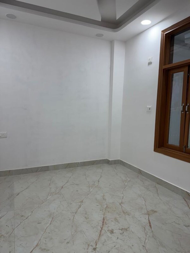 Room, govindpuri 3 Bedroom 100 Sq.Yd. Builder Floor In Govindpuri Delhi 10428781