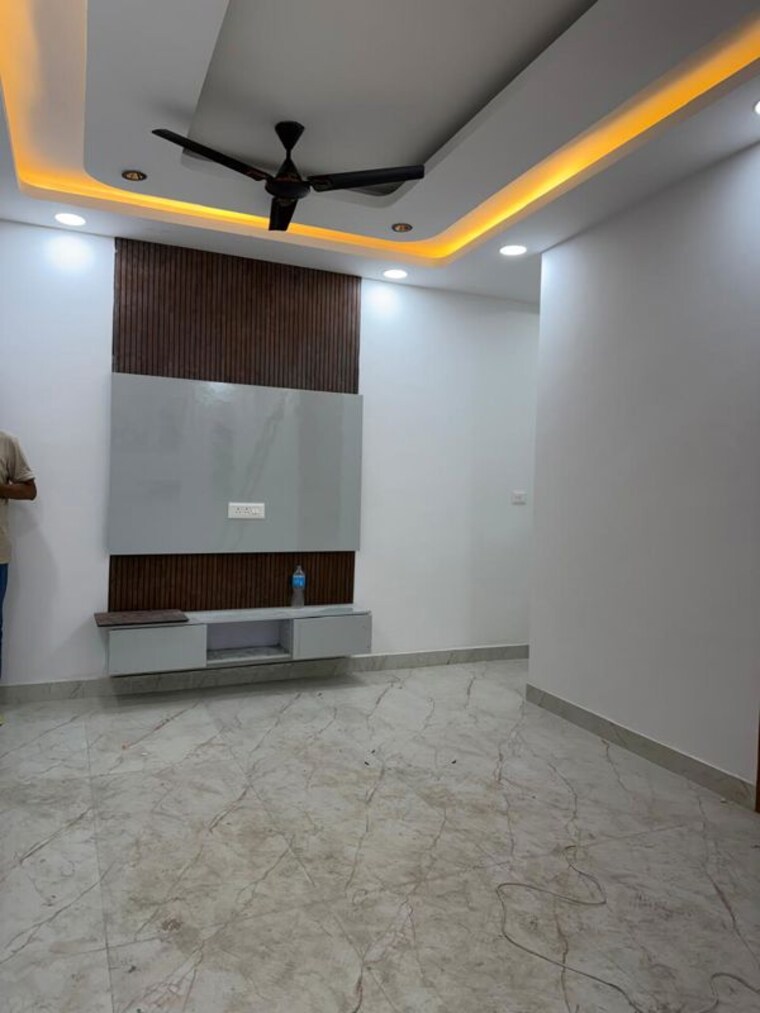 Room, govindpuri 3 Bedroom 100 Sq.Yd. Builder Floor In Govindpuri Delhi 10428781