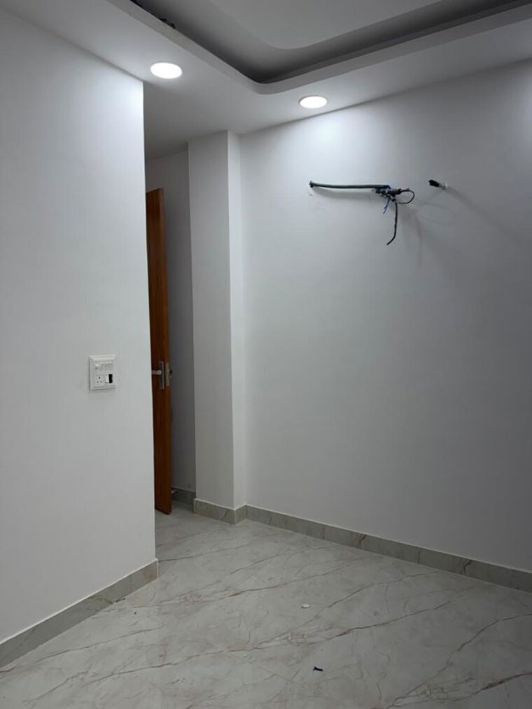 Room, govindpuri 3 Bedroom 100 Sq.Yd. Builder Floor In Govindpuri Delhi 10428781
