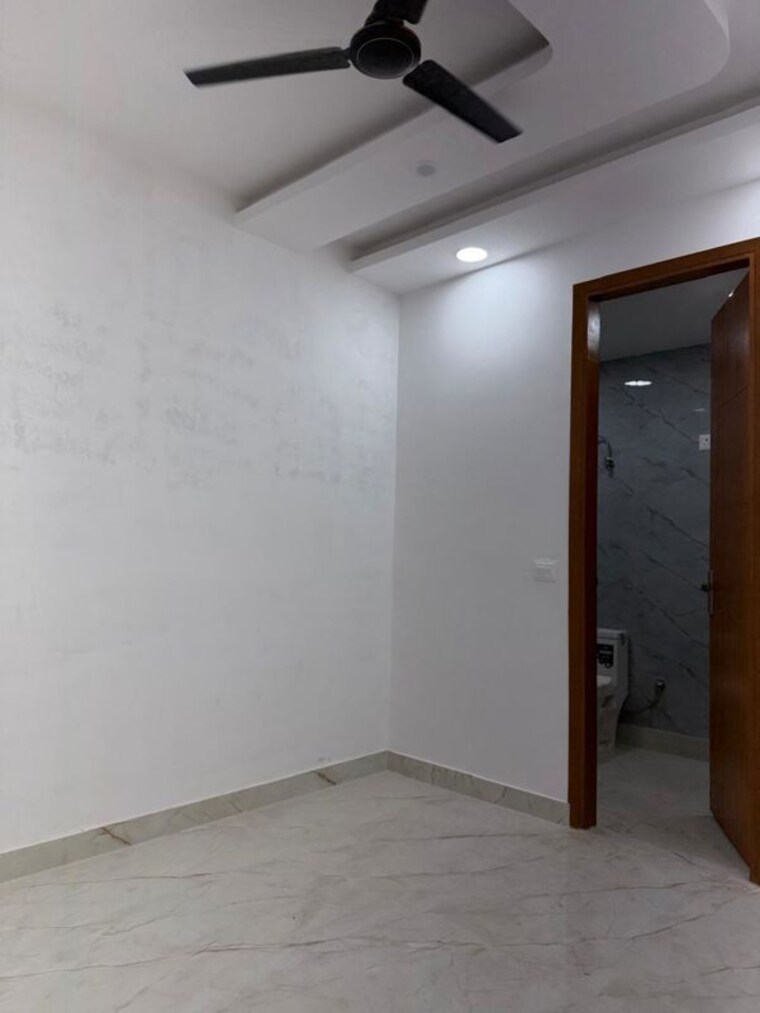 Room, govindpuri 3 Bedroom 100 Sq.Yd. Builder Floor In Govindpuri Delhi 10428781