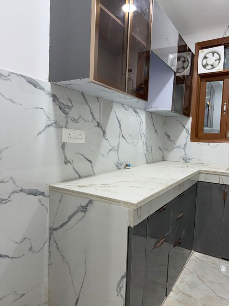Team Area, govindpuri 3 Bedroom 100 Sq.Yd. Builder Floor In Govindpuri Delhi 10428781