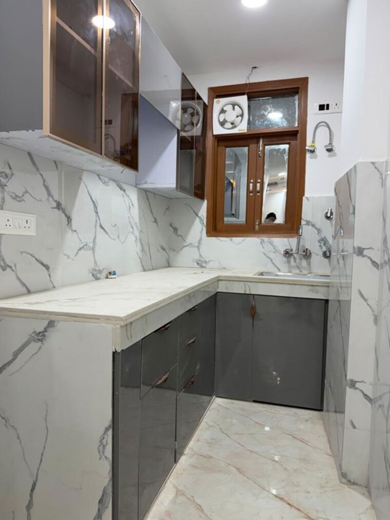 Kitchen, govindpuri 3 Bedroom 100 Sq.Yd. Builder Floor In Govindpuri Delhi 10428781