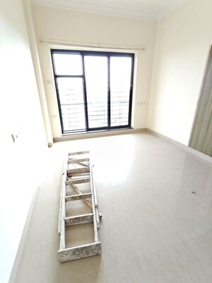 Room in 2 BHK Apartment at K Raheja Heights, Malad East – for Rent