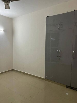2 BHK Apartment For Rent in Antriksh Golf Link, Sector 1 Greater Noida