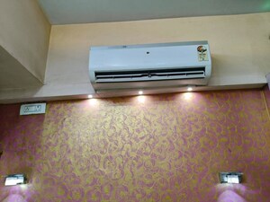 Furnished Amenities in 2 BHK Apartment at Amrut CHS Powai, Powai – for Rent