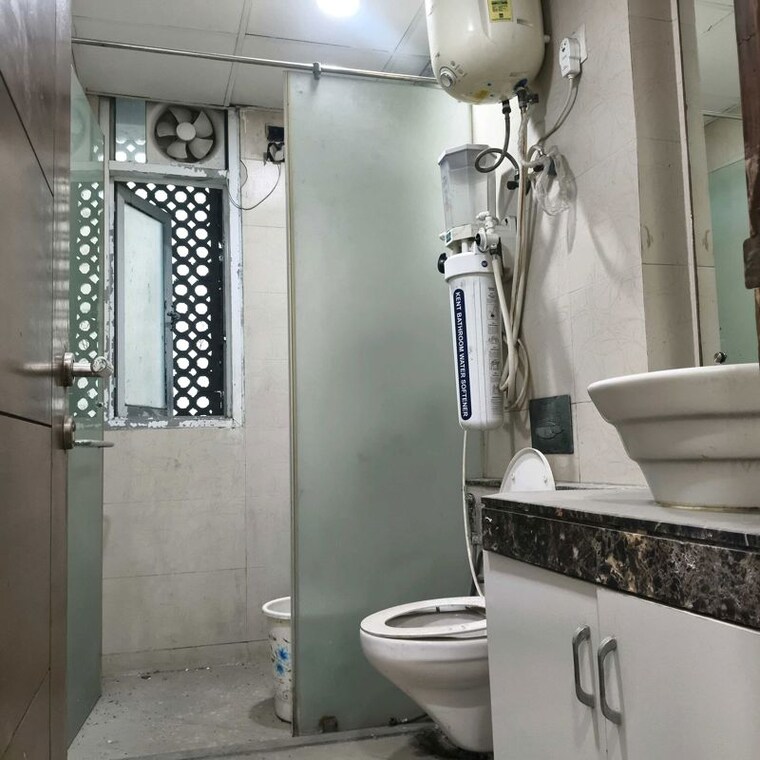 Attached Bathroom, jaypee-imperial-court 3.5 Bedroom 2615 Sq.Ft. Apartment In Sector 128 Noida 10428868