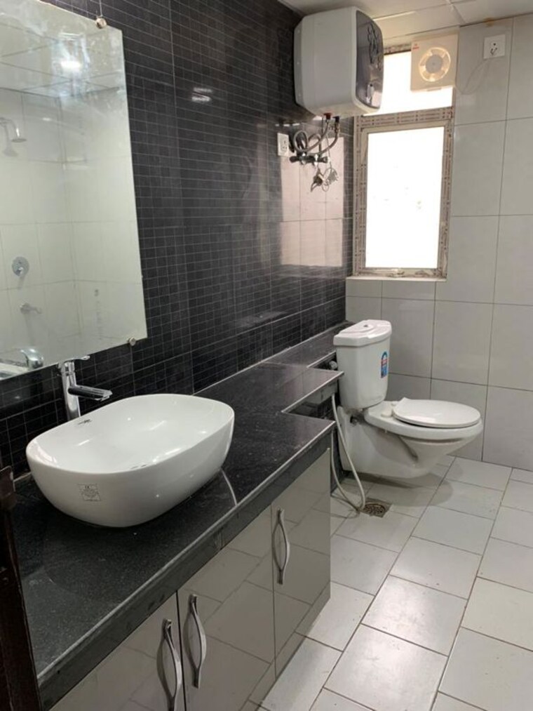 Bathroom, wave-amore 3.5 Bedroom 2287 Sq.Ft. Apartment In Sector 32 Noida 10428883