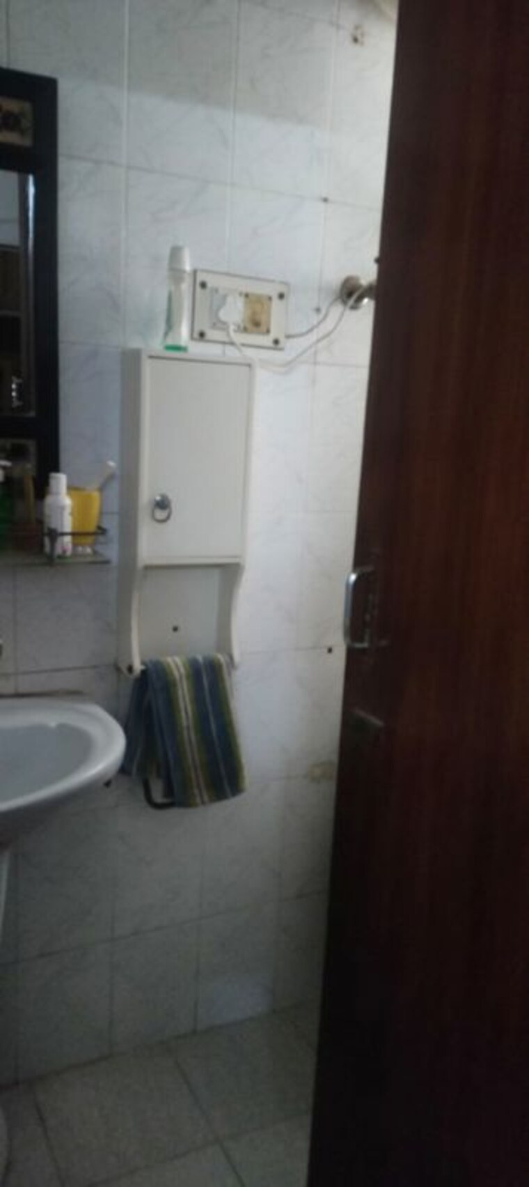 Bathroom, chittaranjan park 3 Bedroom 1440 Sq.Ft. Builder Floor In Chittaranjan Park Delhi 10428948