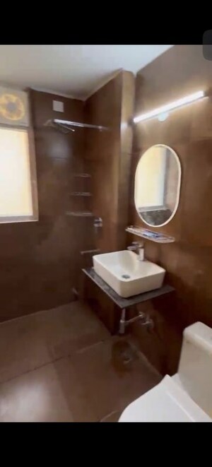 Bathroom in 3.5 BHK Apartment at Jalvayu Towers, Sector 56 – for Rent
