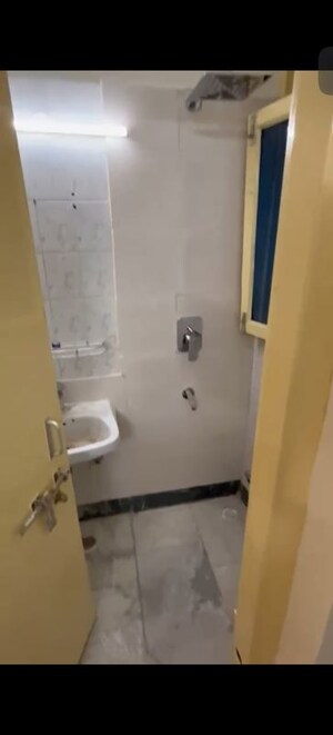 Bathroom in 3.5 BHK Apartment at Jalvayu Towers, Sector 56 – for Rent