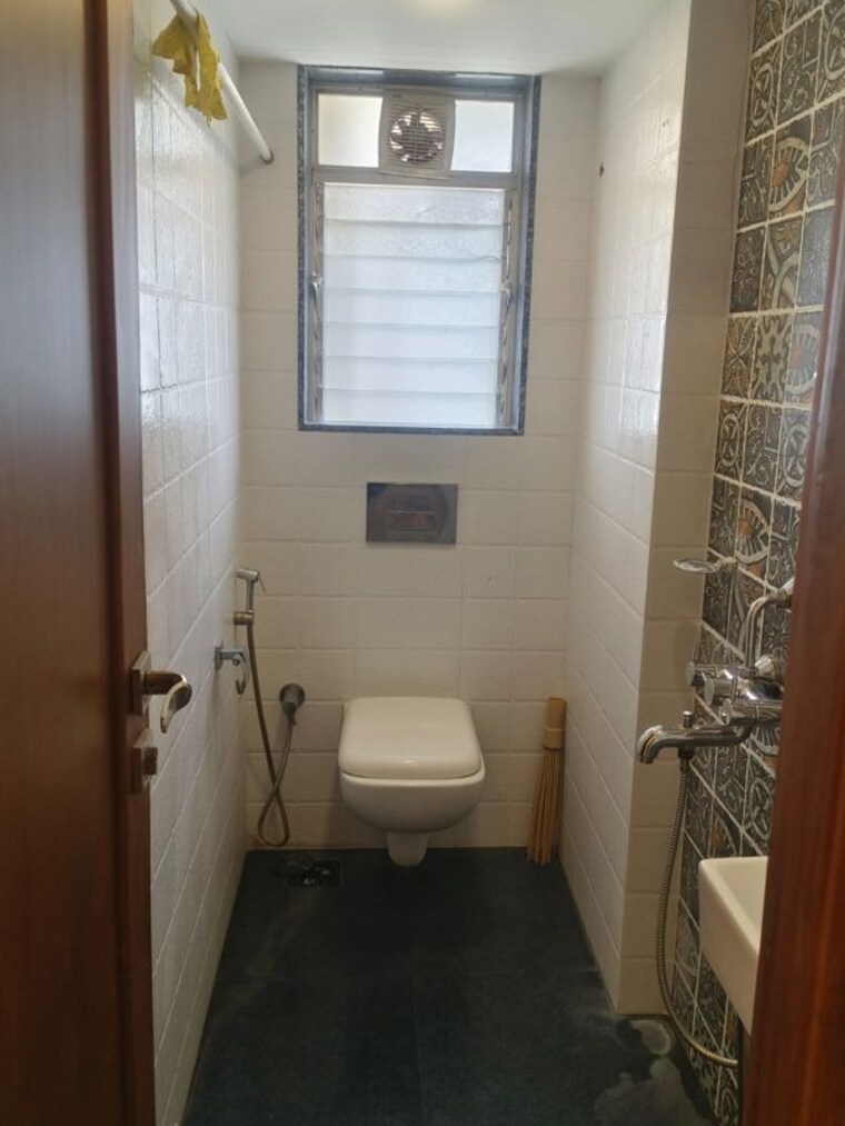Bathroom, palm-springs-cuffe-parade 2.5 Bedroom 1240 Sq.Ft. Apartment In Cuffe Parade Mumbai 10428931