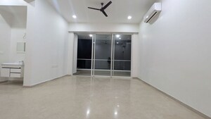 Room in 3 BHK Apartment at Omkar Alta Monte, Malad East – for Rent