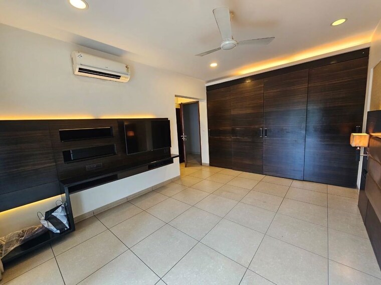  Parking, konark-vista 3.5 Bedroom 2650 Sq.Ft. Apartment In Magarpatta City Pune 10429002