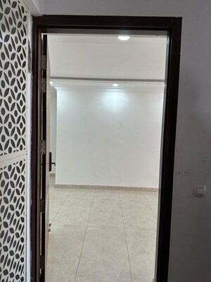 Room in 3 BHK Apartment at Nagla Road – for Rent