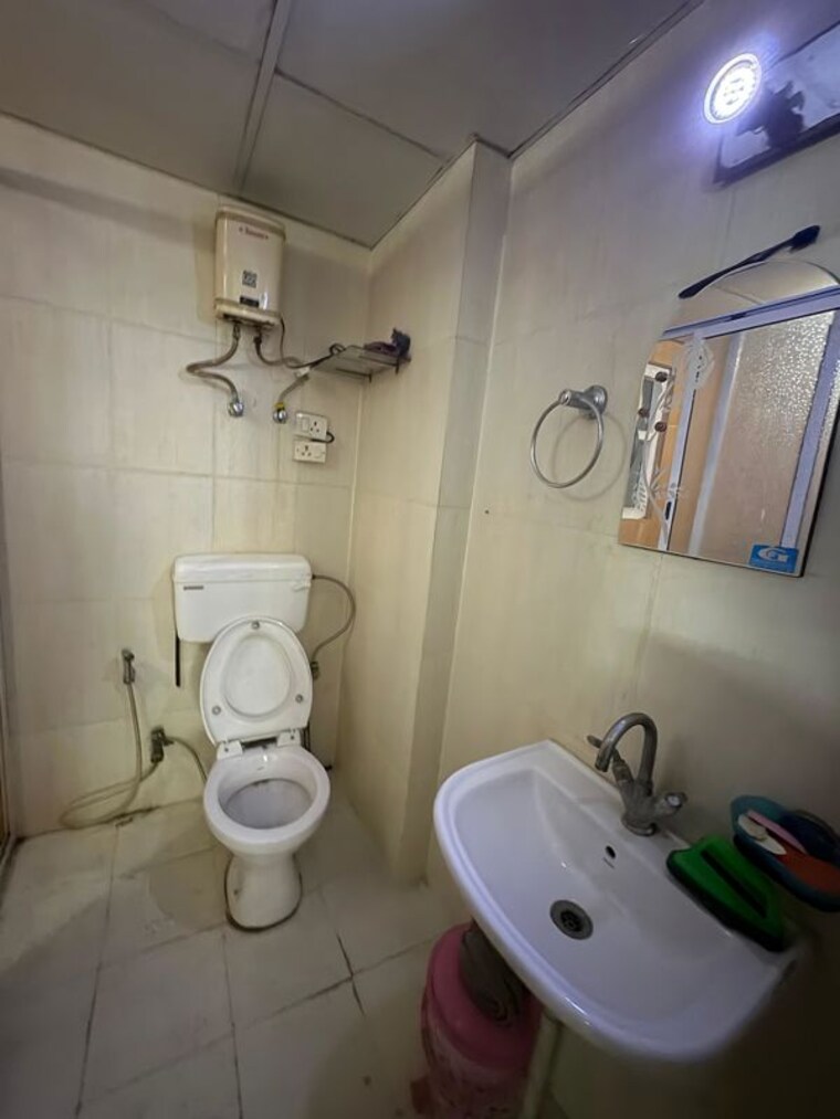 Bathroom, aps-apartment 2 Bedroom 1175 Sq.Ft. Apartment In Indrapuram Ghaziabad 10429017