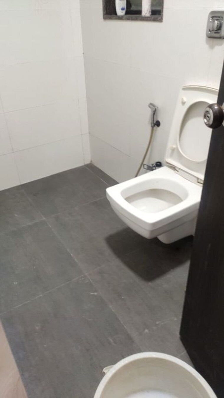 Bathroom, mota-mahal-apartment 2 Bedroom 800 Sq.Ft. Apartment In Andheri West Mumbai 10429066