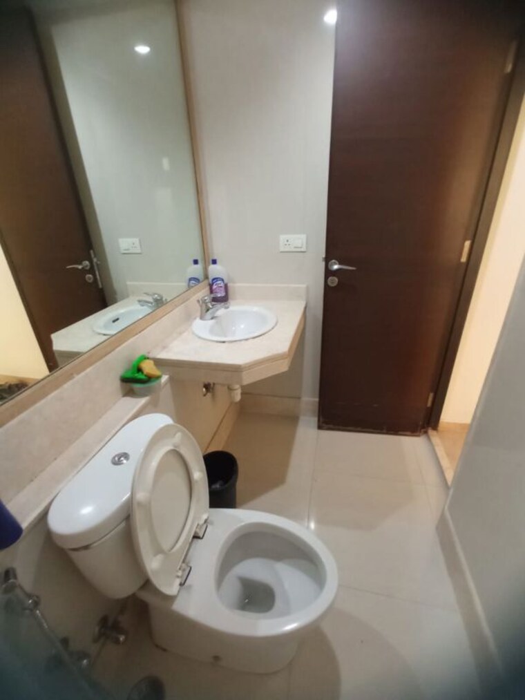 Bathroom, hiranandani-maitri-park 2 Bedroom 750 Sq.Ft. Apartment In Chembur Mumbai 10429093