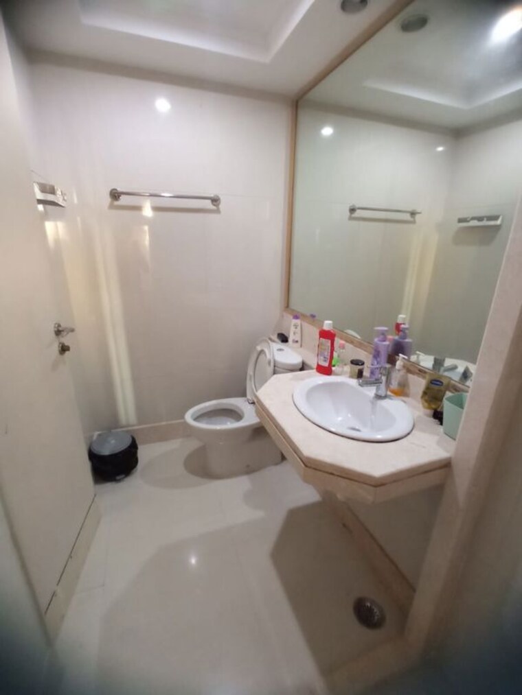 Bathroom, hiranandani-maitri-park 2 Bedroom 750 Sq.Ft. Apartment In Chembur Mumbai 10429093