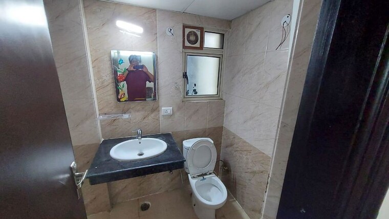 Bathroom, amrapali-silicon-city 3 Bedroom 1420 Sq.Ft. Apartment In Sector 76 Noida 10429176