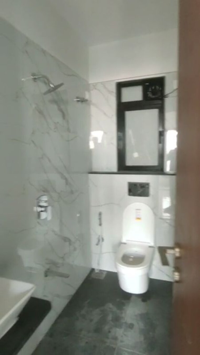Bathroom, gurukripa-building 2.5 Bedroom 890 Sq.Ft. Apartment In Chembur Mumbai 10429135