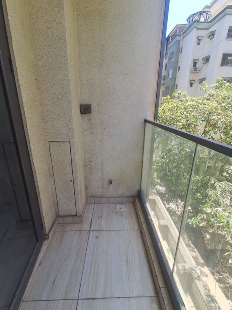 Balcony, radius-residency-and-anand-bhuvan 2 Bedroom 1000 Sq.Ft. Apartment In Santacruz West Mumbai 10429159