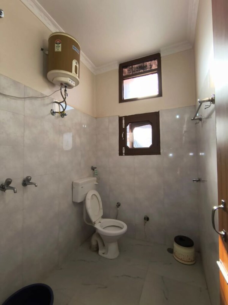 Bathroom, sector 4 1 Bedroom 1566 Sq.Ft. Independent House In Sector 4 Panchkula 10429239