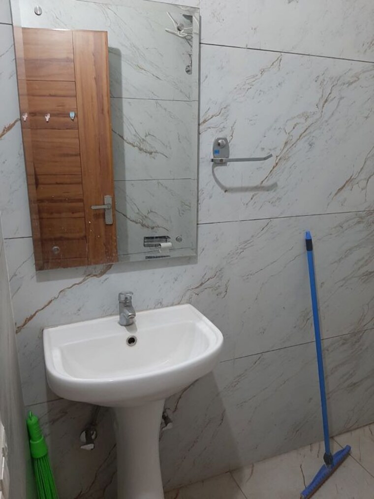 Bathroom, aerocity 2 Bedroom 250 Sq.Ft. Builder Floor In Aerocity Mohali 10429255