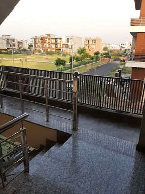 2 BHK Builder Floor For Rent in Aerocity