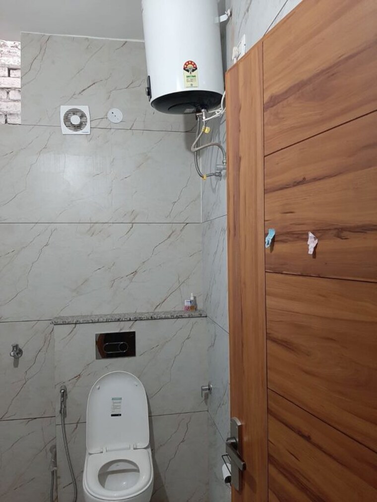Bathroom, aerocity 2 Bedroom 250 Sq.Ft. Builder Floor In Aerocity Mohali 10429255
