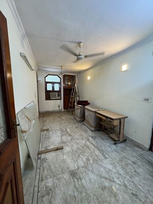 3 BHK Builder Floor For Sale in Masjid Moth